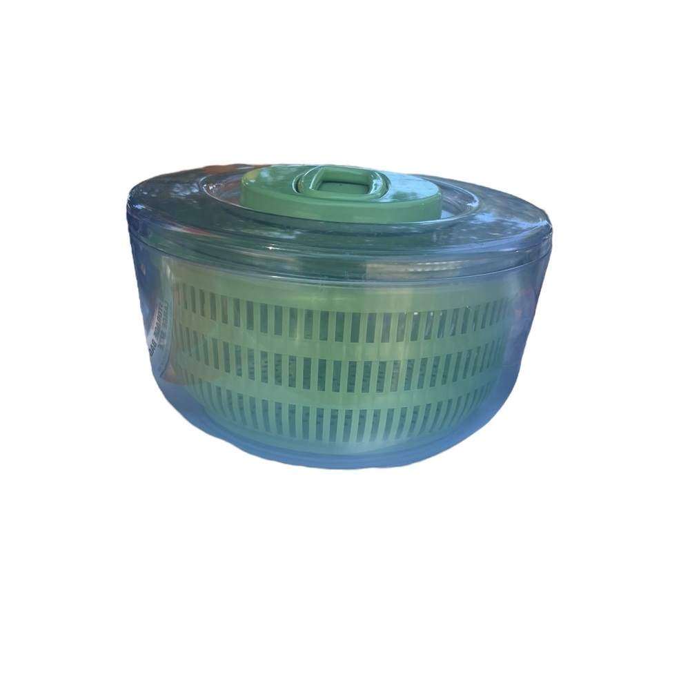 Green Salad spinner to wash, dry, and mix your salads